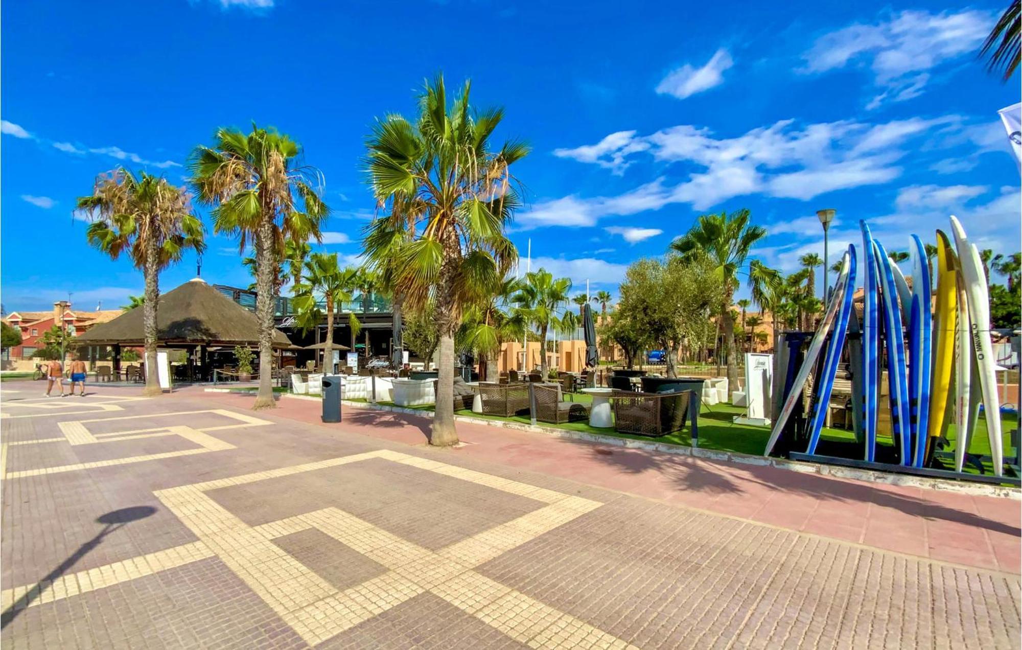 Lovely Apartment In Los Alcazares With Kitchen Eksteriør billede